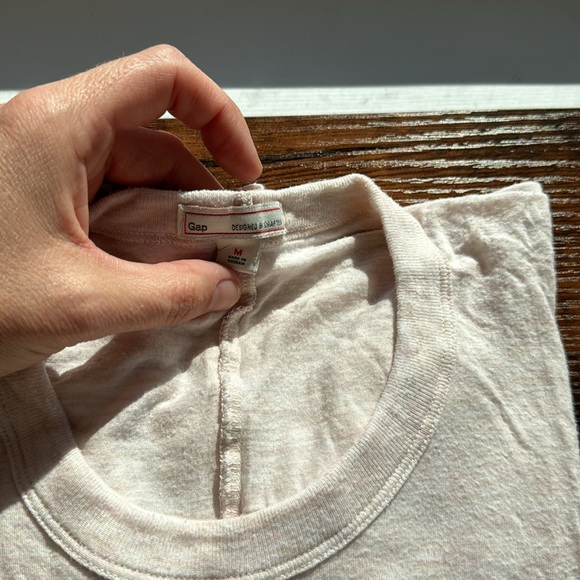 Gap Tee size M - Picture 2 of 3